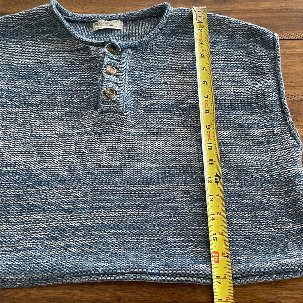 Urban Outfitters  sleeveless Cropped Knit Sweater Vest Blue Boxy Fit size Medium - Picture 8 of 16